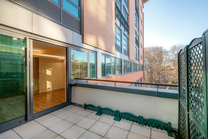 2 bed property in City Road, London